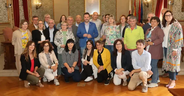 Representantes de entidades sociales de Tudela y autoridades