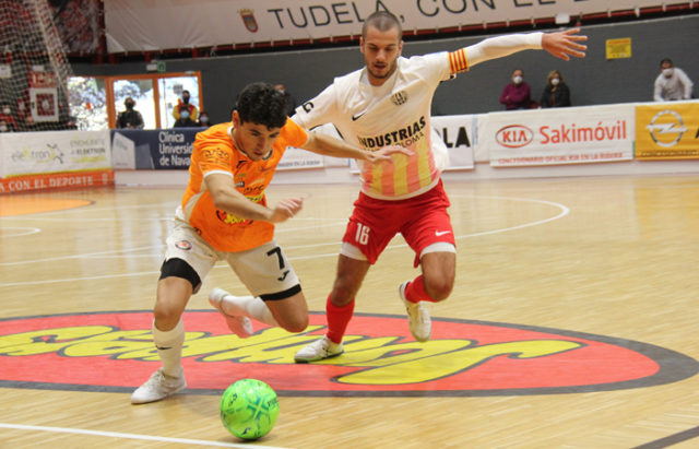 Un momento del partido entre el Ribera Navarra FS y el Industrias Coloma