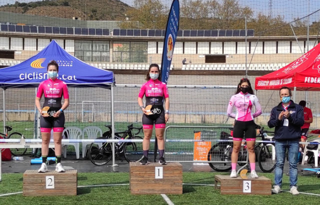 Ana Estella y Saioa Orgambide, el el podio en el velódromo d'Horta de Barcelona