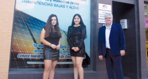 Rosa Gárate, departamento de seguros, Noelia Sarango, responsable de luz, y Miguel Ángel Borobia.