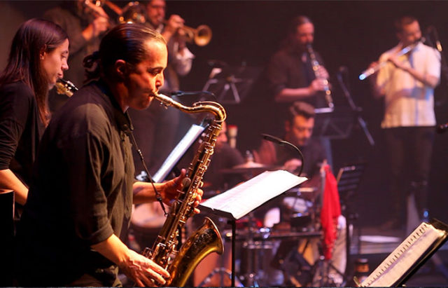 Javier Bruna en una de las actuaciones de Bruna Sonora