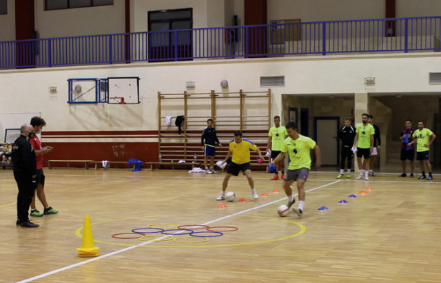 Entrenamiento de preparación Física del Cintruénigo FS dirigido por Miguel Ángel Moreno