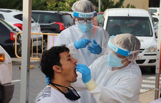 Sanitarios llevan a cabo un cribado