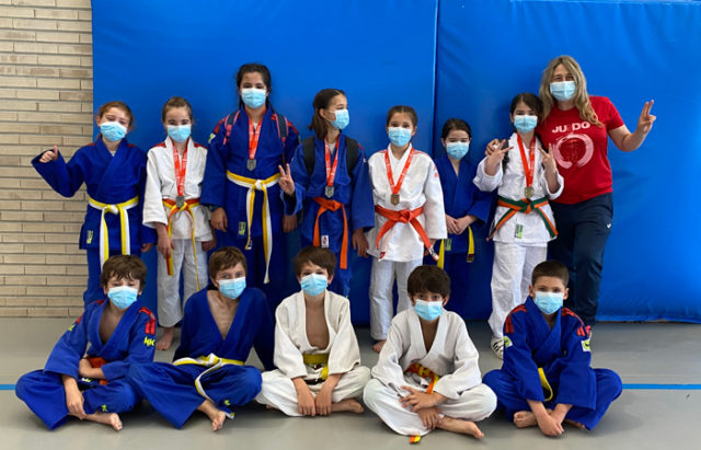 Algunos de los benjamines del Ribera Navarra de Judo que acudieron a Mendillorri