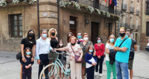 María Sanz este domingo, tras recibir el premio "Toda una vida en bici"