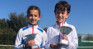 El cirbonero, Adrián García, se ha proclamado recientemente Campeón de Navarra 2020 de tenis en categoría alevín masculino y la tudelana, María Trujillo, Sub-Campeona de Navarra de la misma categoría femenina en el Campeonato celebrado en las instalaciones de la C.D. Amaya de Pamplona