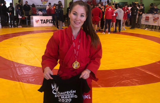 La deportista del Judo Club Ribera Navarra, Mariya Kirbizekhova, medalla de oro en el campeonato de Madrid de Lucha Sambo