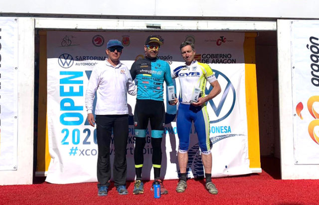 Tito Espada en el podium de Zaragoza, líder del OPEN DE ARAGÓN M-50