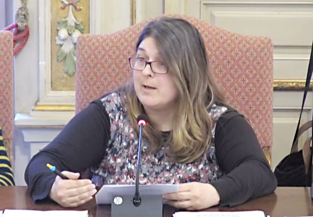 Olga Risueño interviene en el pleno del ayuntamiento de Tudela