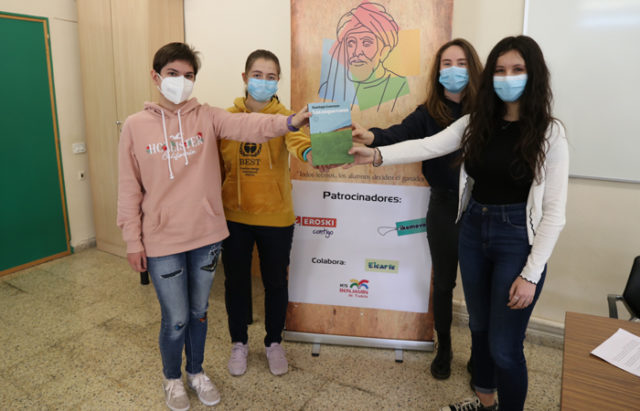 Maite Vega, Sara Igea, Luz Garde y Carmen Jiménez, miembros del Jurado del Premio de Novela del IES Benjamín de Tudela