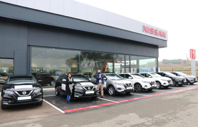 Marta Aramburu y Jorge Gallego, de Nissan Unsain Motor, en Fontellas