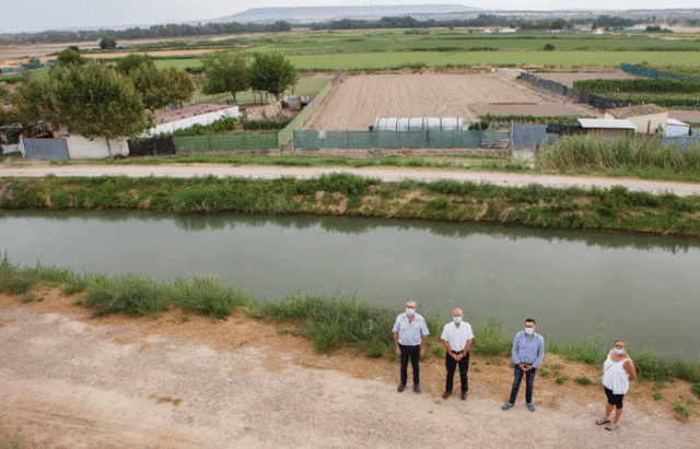 Zona donde se va a construir el paseo peatonal por el canal de Tauste