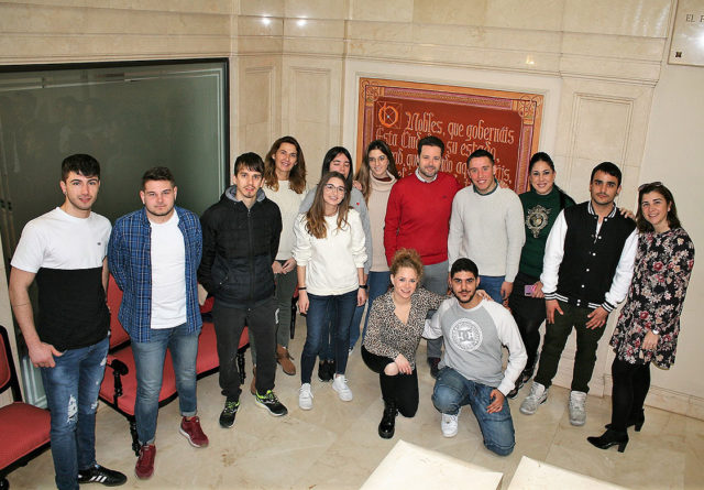 Alumnos de Grado Superior de Marketing y Publicidad del C.I.P ETI han visitado el Ayuntamiento