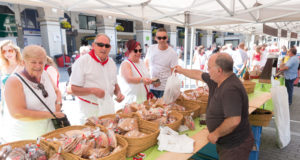 El mercado de alimentos artesanos, organizado por la Beterri